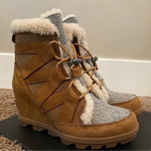 Sorel Women’s Joan of Arc Wedge II Chelsea boot size 7.5 Women’s. Like new